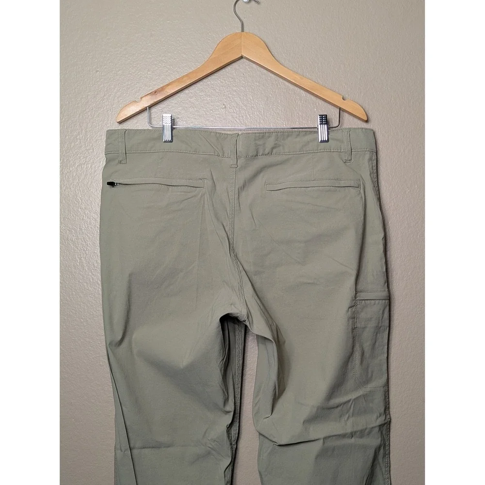 Unionbay UB Tech Pants Men 38x30 Khaki Green Rainier Travel Hiking Stretch Chino